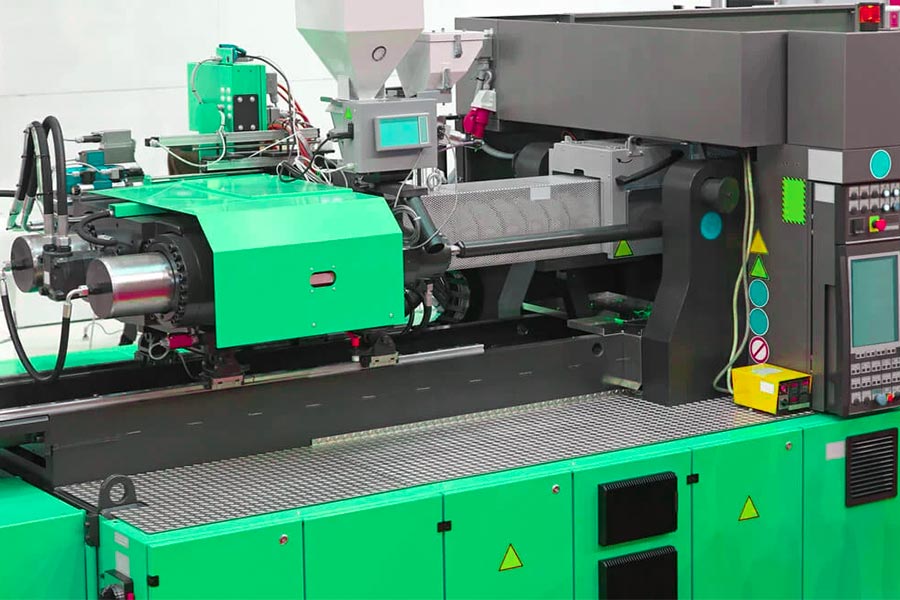High precision injection molding equipment